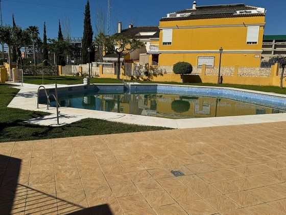 Foto 1 de Casa en venda a plaza Esmeralda de 5 habitacions amb terrassa i piscina