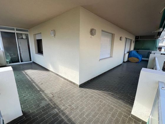 Foto 1 de Venta de piso en Playa de la Fontanilla de 2 habitaciones con terraza y piscina
