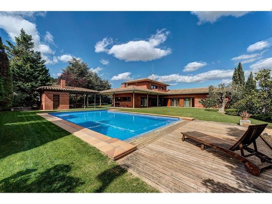 Foto 2 de Casa en venda a Canovelles de 6 habitacions amb terrassa i piscina