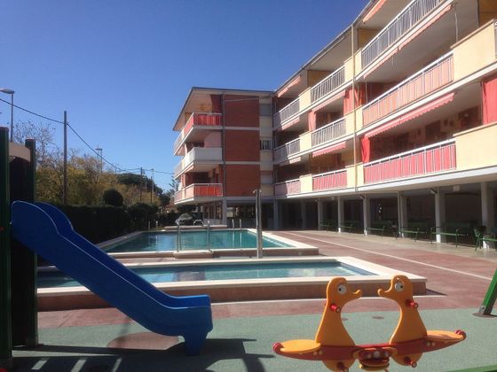 Foto 2 de Pis en lloguer a Baixador de 2 habitacions amb terrassa i piscina
