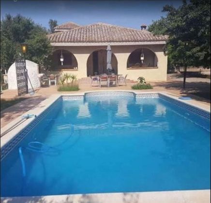 Foto 1 de Casa rural en venda a plaza Numero Cheste Valencia de 3 habitacions amb terrassa i piscina