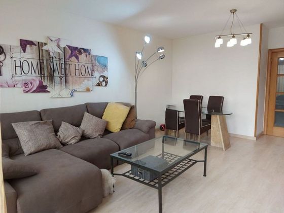 Foto 2 de Dúplex en venda a calle De Coll i Pujol de 3 habitacions amb terrassa i aire acondicionat