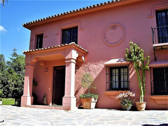 Foto 1 de Xalet en venda a Guadalmina de 5 habitacions amb terrassa i piscina