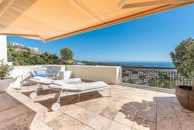 Foto 2 de Dúplex en venta en Los Monteros - Bahía de Marbella de 3 habitaciones con terraza y piscina