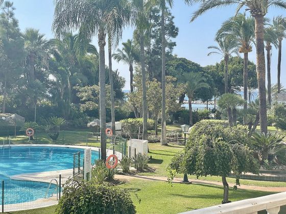 Foto 2 de Dúplex en venda a Puerto Banús de 6 habitacions amb terrassa i piscina