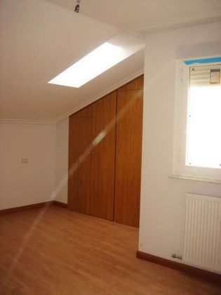 Foto 1 de Dúplex en venda a Vecinos de 4 habitacions amb calefacció