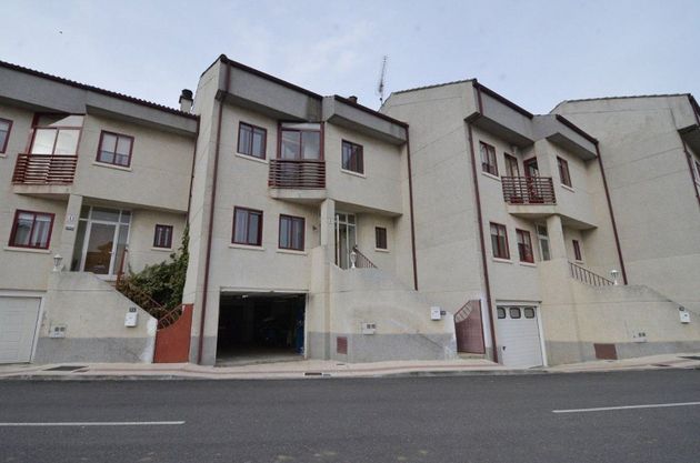 Foto 1 de Casa en venda a Villares de la Reina de 3 habitacions amb piscina i garatge