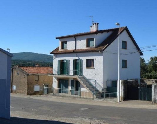 Foto 2 de Xalet en venda a Peñaparda de 6 habitacions amb garatge i balcó