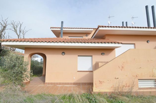 Foto 1 de Casa en venta en Carrascal de Barregas de 4 habitaciones con terraza y garaje
