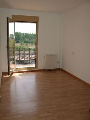 Foto 2 de Venta de piso en Aldealengua de 2 habitaciones con terraza y piscina