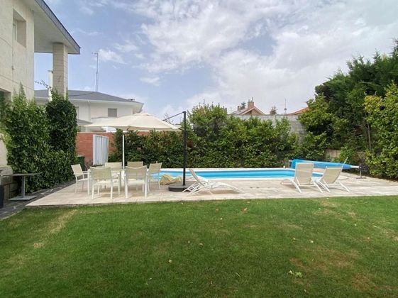 Foto 1 de Xalet en venda a Santa Marta de Tormes de 5 habitacions amb terrassa i piscina