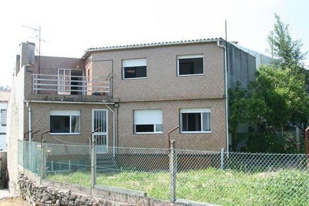 Foto 1 de Casa en venda a Boiro de 8 habitacions i 195 m²