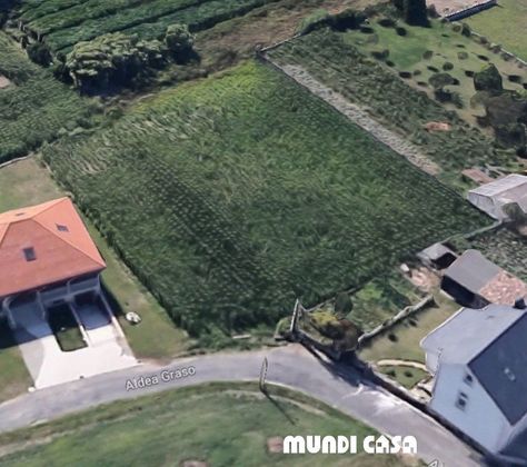 Foto 1 de Venta de terreno en Boiro de 1050 m²