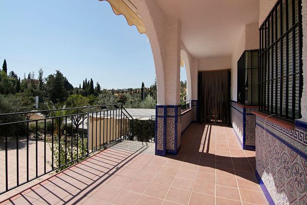 Foto 2 de Chalet en venta en calle Río Andarax de 8 habitaciones con terraza y piscina