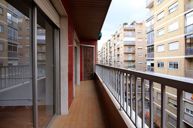 Foto 2 de Pis en lloguer a Camino de Ronda - Rosaleda de 4 habitacions amb garatge i balcó