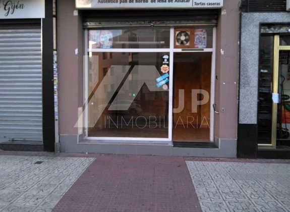Foto 1 de Alquiler de local en calle Arabial Granada de 20 m²