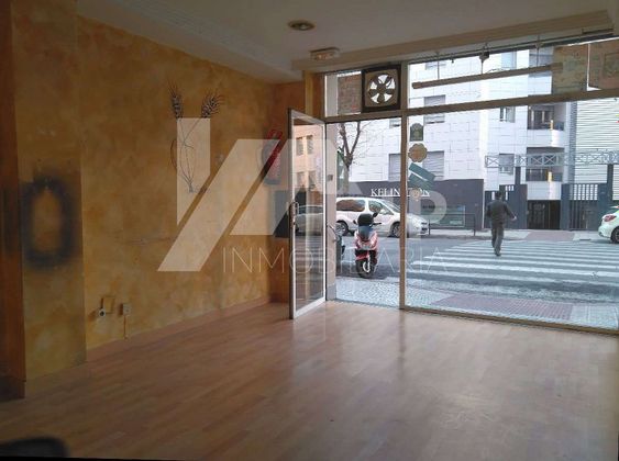 Foto 2 de Alquiler de local en calle Arabial Granada de 20 m²