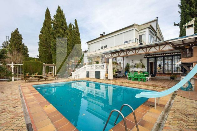 Foto 1 de Chalet en venta en Barrio de la Vega de 4 habitaciones con terraza y piscina