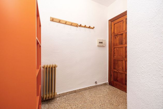 Foto 2 de Piso en venta en calle Pedro Antonio de Alarcon de 3 habitaciones con terraza y balcón