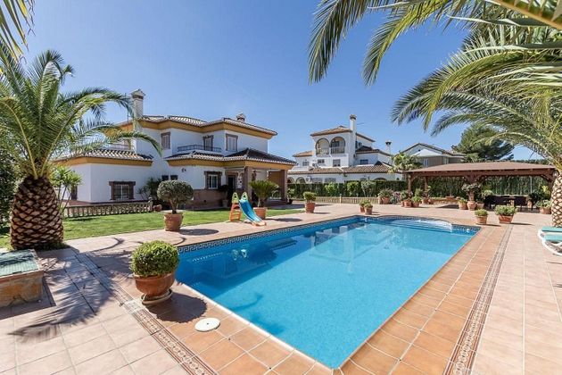 Foto 1 de Xalet en venda a calle Río Ebro de 5 habitacions amb terrassa i piscina