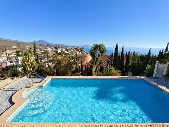 Foto 2 de Xalet en venda a Pueblo Acantilado-Venta Lanuza de 6 habitacions amb terrassa i piscina