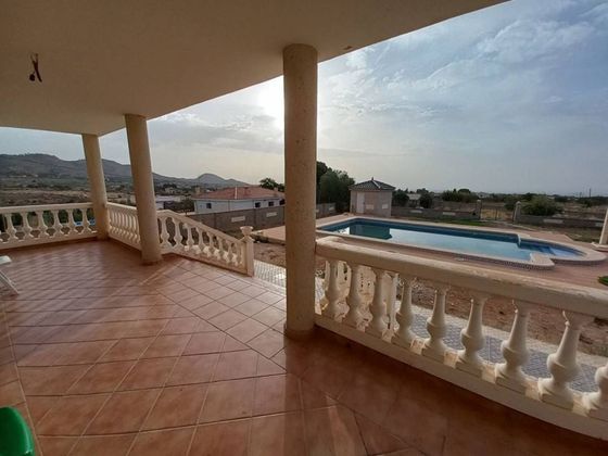 Foto 2 de Xalet en venda a calle Arpa de 5 habitacions amb terrassa i piscina