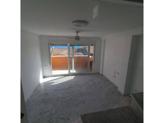 Foto 2 de Àtic en venda a Campello Playa de 2 habitacions amb terrassa i balcó