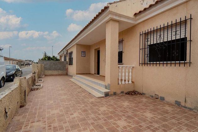 Foto 2 de Casa en venda a calle Ruiseñor de 3 habitacions amb terrassa i jardí