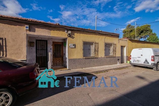 Foto 1 de Casa en venda a calle Río Llobregat de 3 habitacions amb piscina