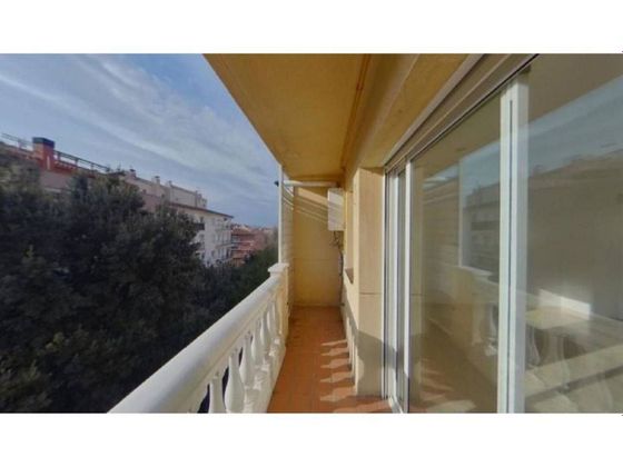 Foto 2 de Piso en venta en Fossos - Ctra. Roses de 3 habitaciones con terraza y balcón