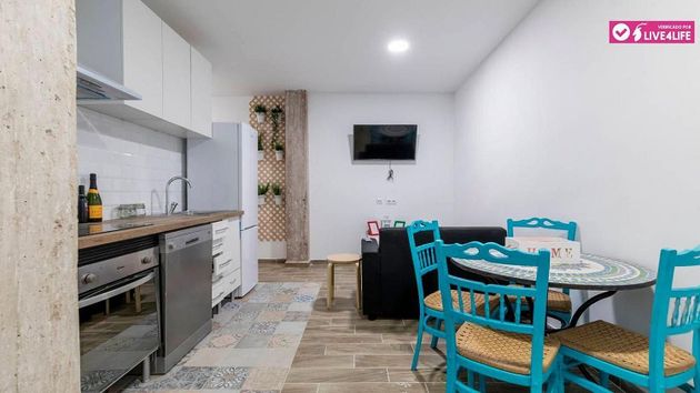 Foto 2 de Alquiler de piso en El Cabanyal- El Canyamelar de 4 habitaciones con muebles y aire acondicionado