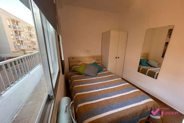 Foto 2 de Piso en alquiler en Aiora de 4 habitaciones con muebles y aire acondicionado