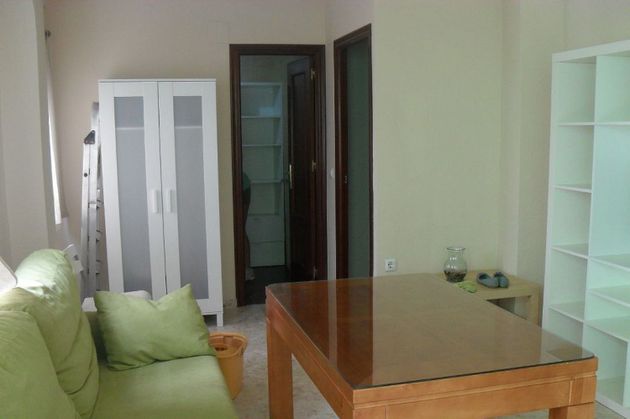 Foto 1 de Alquiler de piso en El Juncal - Av. de la Paz de 2 habitaciones con muebles y aire acondicionado