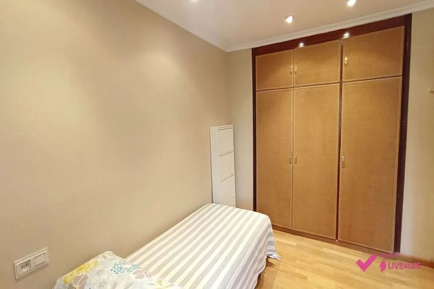 Foto 2 de Alquiler de piso en Ciudad Universitària de 5 habitaciones con muebles y aire acondicionado