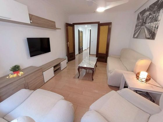 Foto 2 de Alquiler de piso en El Mercat de 5 habitaciones con terraza y muebles