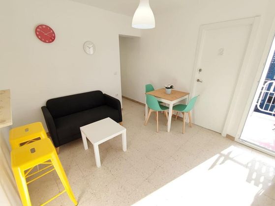Foto 2 de Piso en alquiler en Polígono Cartuja – La Paz de 5 habitaciones con terraza y muebles