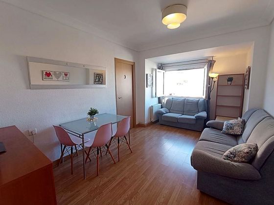 Foto 1 de Alquiler de piso en Jaume Roig de 4 habitaciones con muebles y aire acondicionado