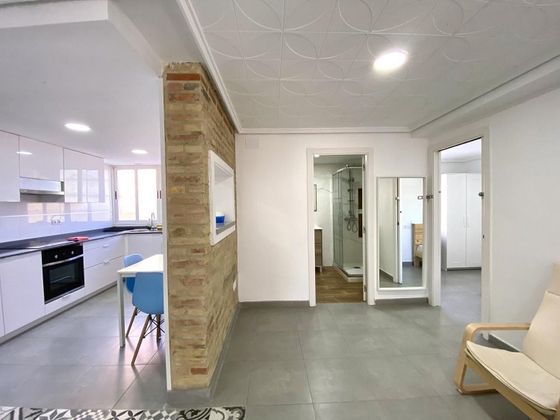 Foto 1 de Piso en alquiler en calle Del Pintor Parra de 3 habitaciones con muebles y balcón