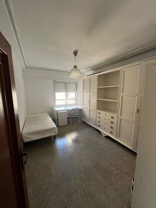 Foto 2 de Alquiler de piso en Ciudad Universitària de 3 habitaciones con muebles y ascensor