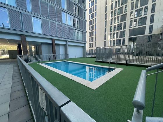 Foto 2 de Pis en lloguer a Malilla de 4 habitacions amb piscina i jardí