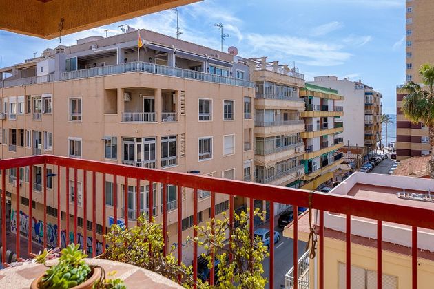 Foto 1 de Venta de piso en calle Zoa de 3 habitaciones con terraza y aire acondicionado