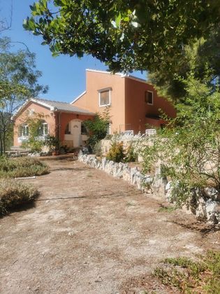 Foto 2 de Venta de chalet en Torremanzanas/Torre de les Maçanes (la) de 5 habitaciones con terraza y jardín