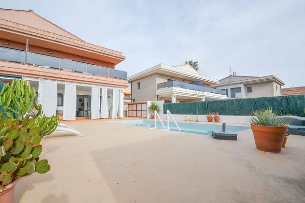 Foto 2 de Xalet en venda a calle Montsiá de 3 habitacions amb terrassa i piscina