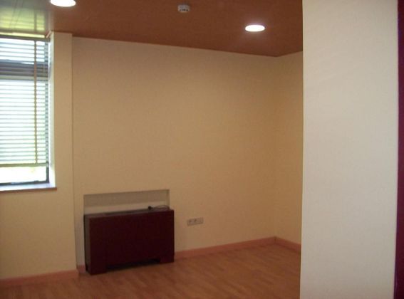 Foto 1 de Oficina en alquiler en calle Carboleda con aire acondicionado