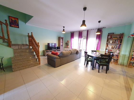 Foto 2 de Casa adosada en venta en Centre - Eixample – Can Llobet – Can Serra de 5 habitaciones con terraza y garaje