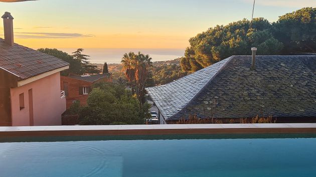 Foto 2 de Casa en venda a Alella de 7 habitacions amb terrassa i piscina