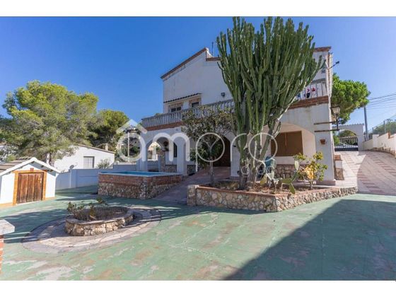 Foto 2 de Casa en venda a calle Pau Casals de 3 habitacions amb terrassa i piscina