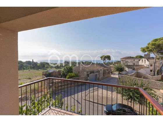 Foto 2 de Piso en venta en Clarà de 2 habitaciones con terraza y piscina
