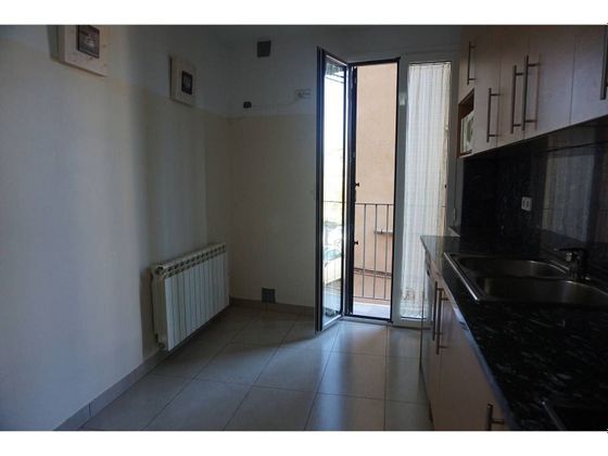 Foto 2 de Piso en venta en Sant Hipòlit de Voltregà de 3 habitaciones con balcón y calefacción