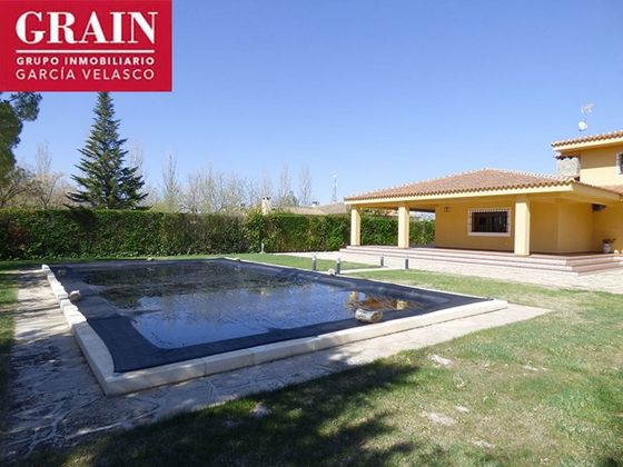 Foto 2 de Venta de chalet en Pedro Lamata - San Pedro Mortero de 4 habitaciones con piscina y jardín